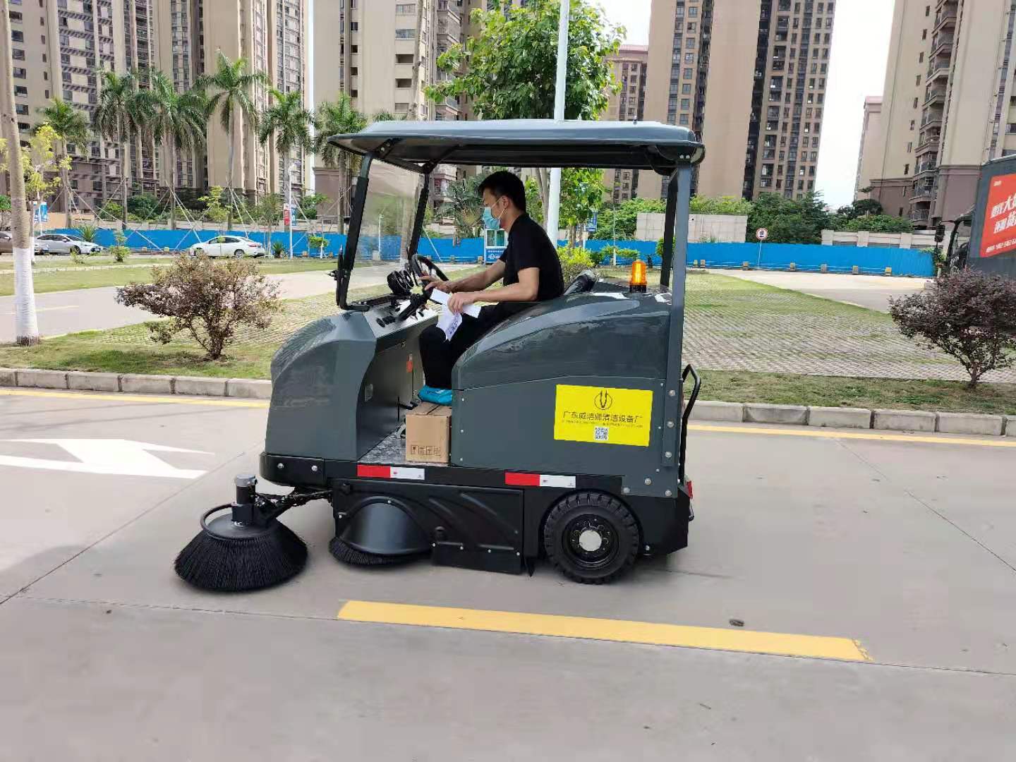 智能驅動，潔凈未來：駕駛式掃地車的革新之路